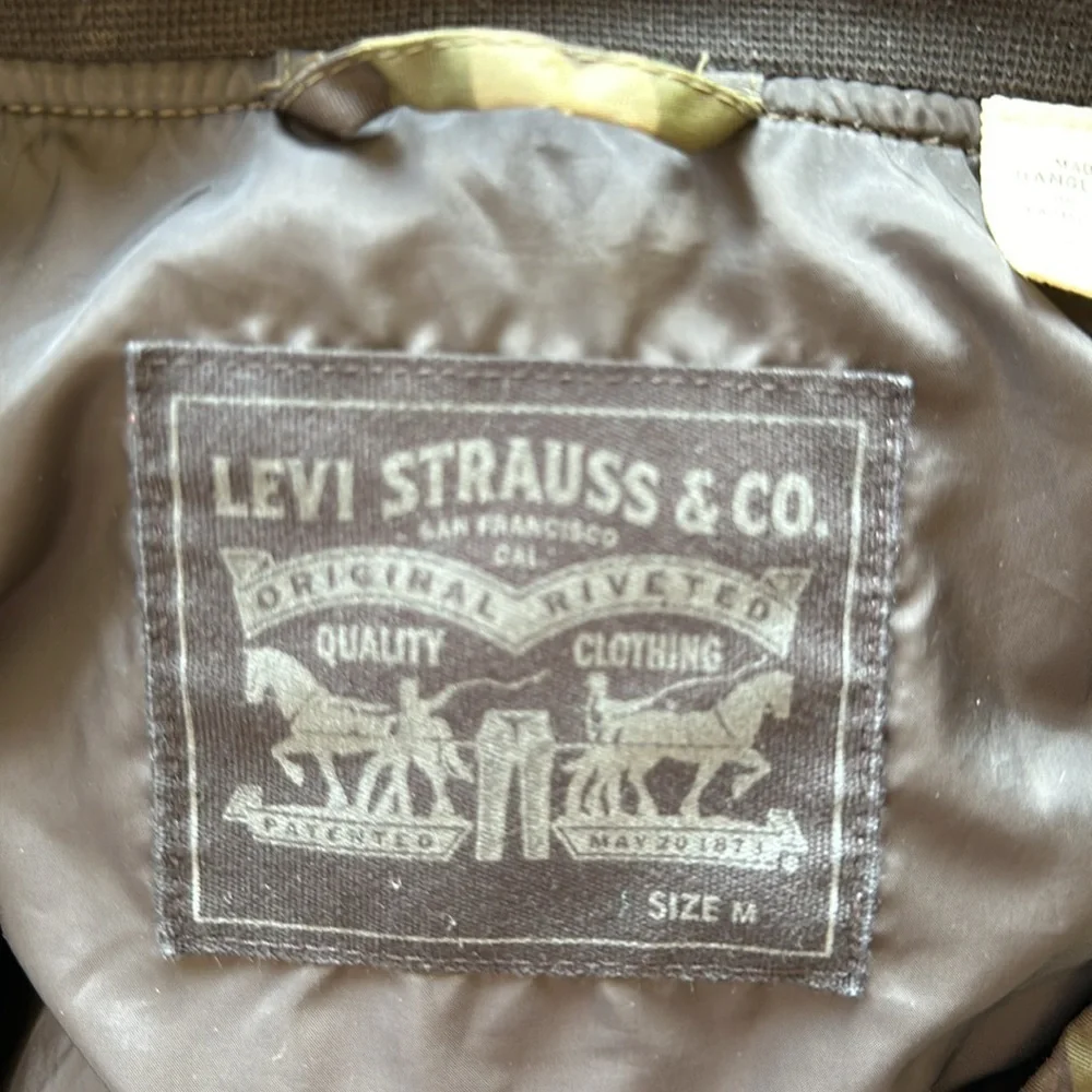Levi’s camo men’s bomber jacket, size M